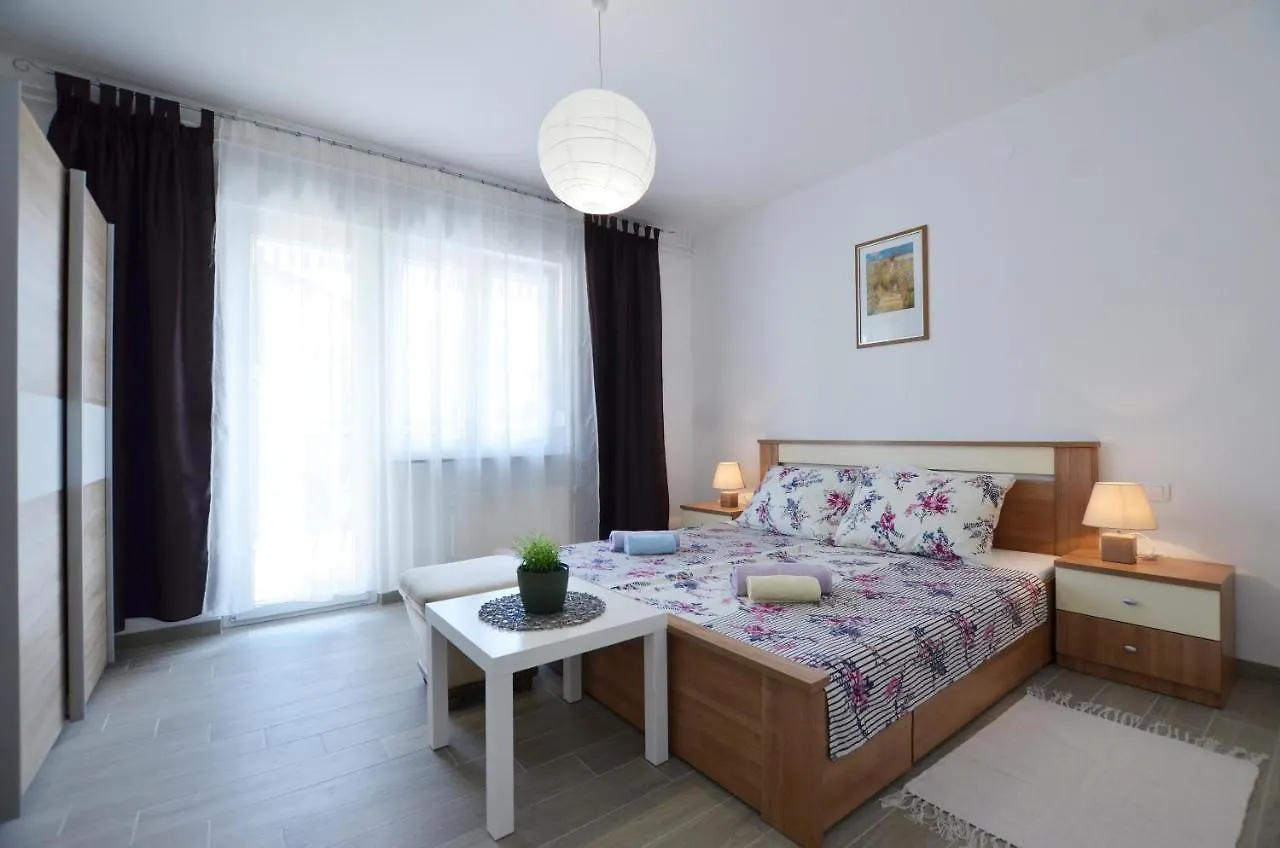 Katy Apartment Ровинь