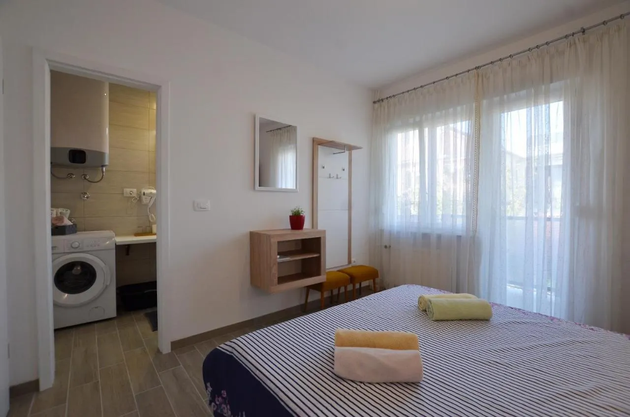 Katy Apartment Ровинь