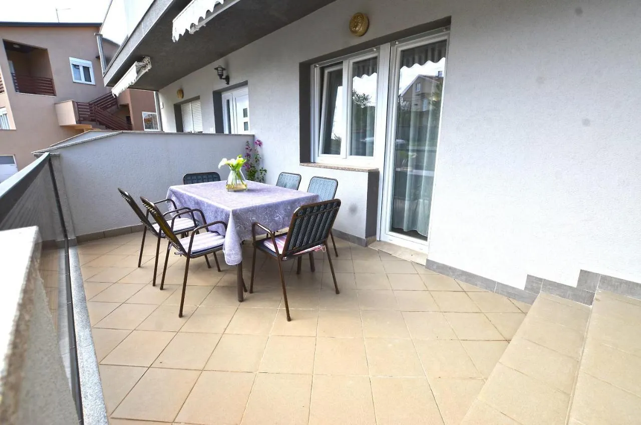 Katy Apartment Ровинь