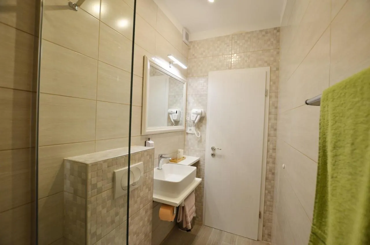 Katy Apartment Ровинь