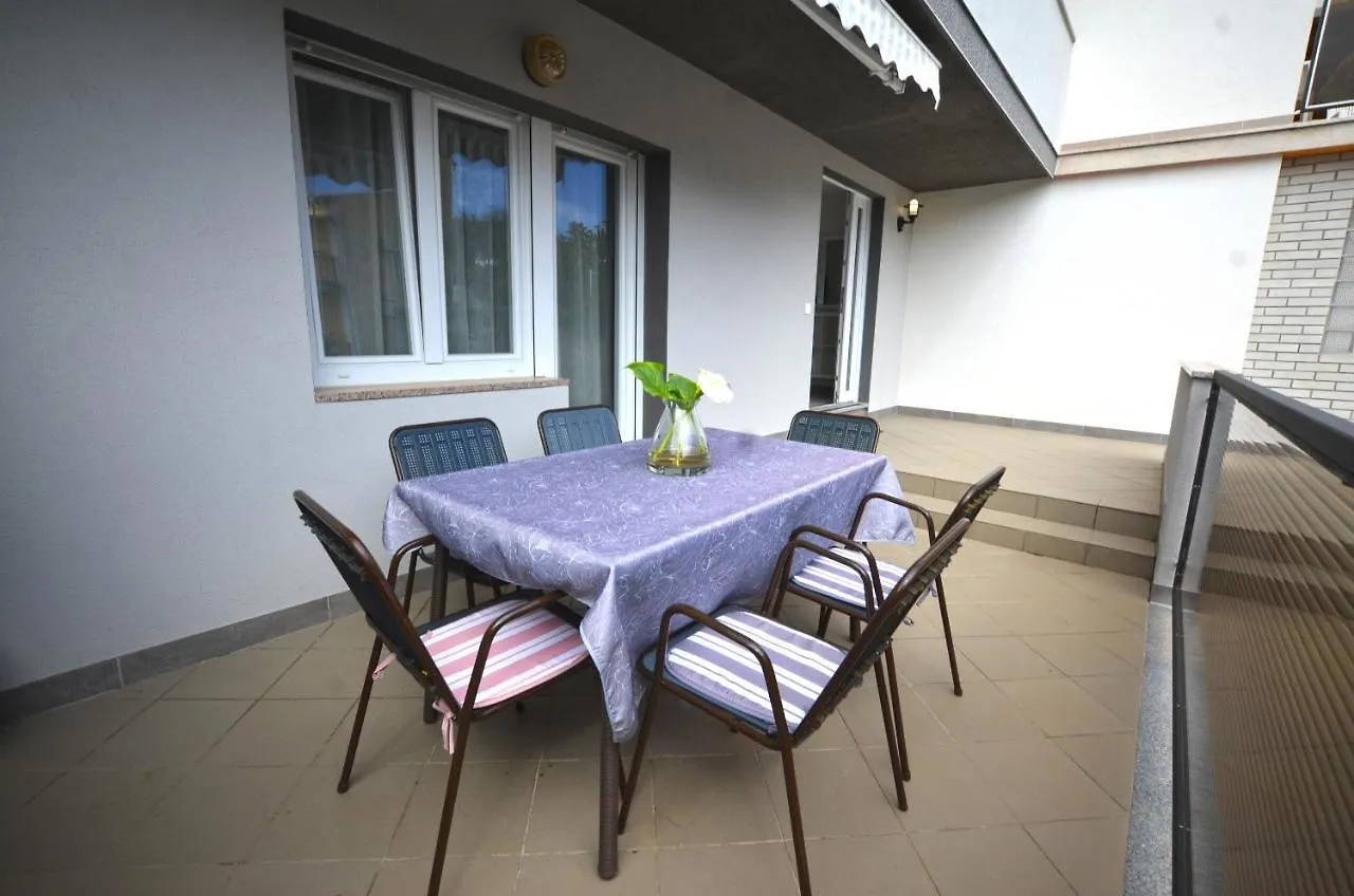 Katy Apartment Ровинь